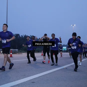 Runner Photo 7453836