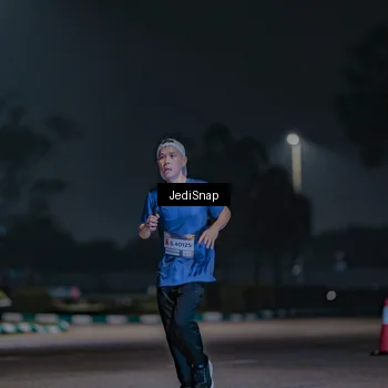 Runner Photo 7456000