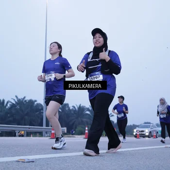 Runner Photo 7460103