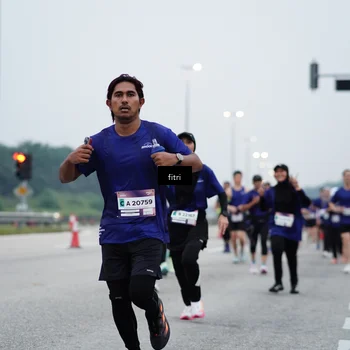 Runner Photo 7460400