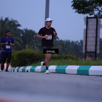 Runner Photo 7465410