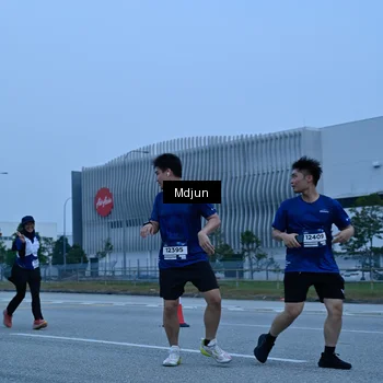 Runner Photo 7466344