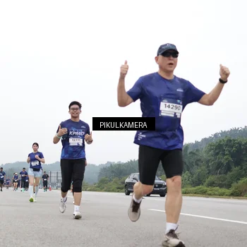 Runner Photo 7469037