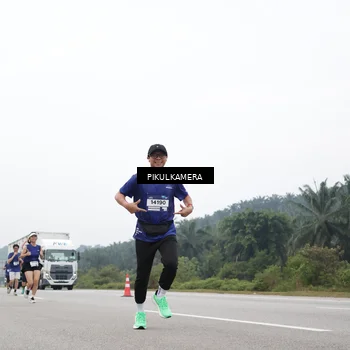 Runner Photo 7470040