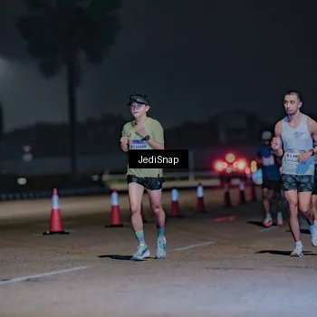 Runner Photo 7471172