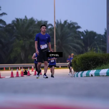 Runner Photo 7471696