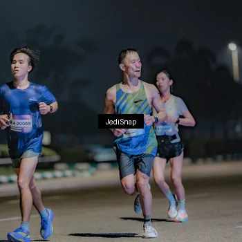 Runner Photo 7472406