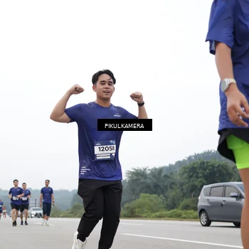 Runner Photo 7473308
