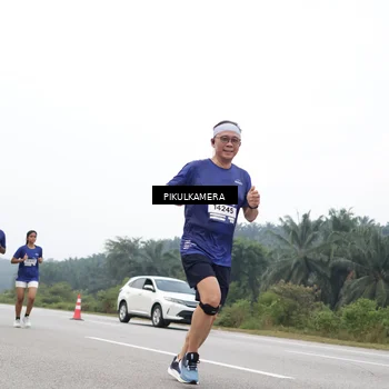 Runner Photo 7474673