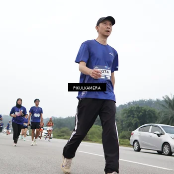 Runner Photo 7475103