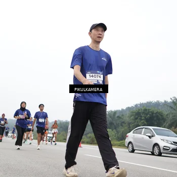 Runner Photo 7475110