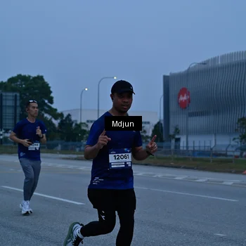 Runner Photo 7475157