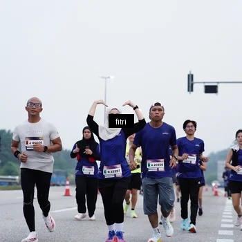 Runner Photo 7477047