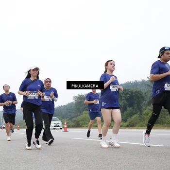 Runner Photo 7477076