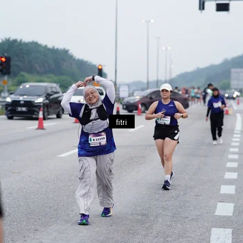 Runner Photo 7477480