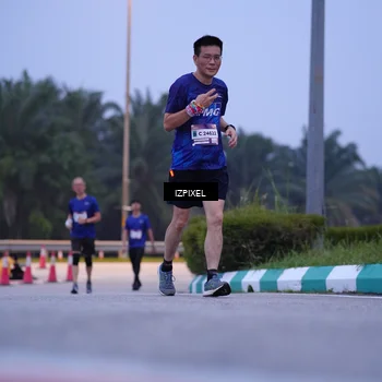 Runner Photo 7484125