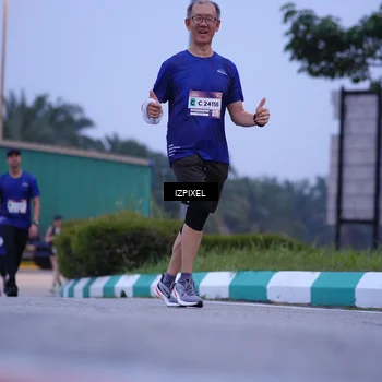 Runner Photo 7484674