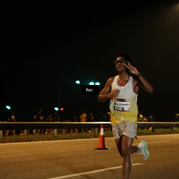 Runner Photo 7486307
