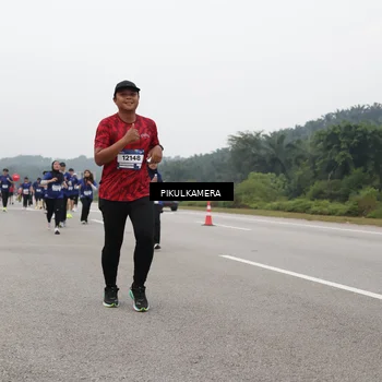 Runner Photo 7490331