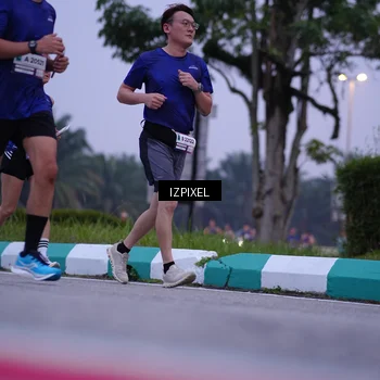 Runner Photo 7490663