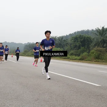 Runner Photo 7490972