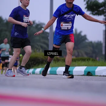 Runner Photo 7491680