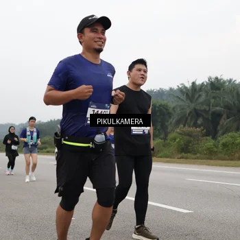Runner Photo 7492345