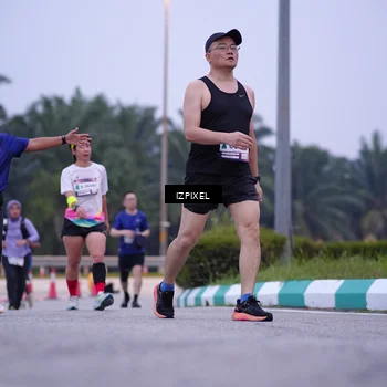 Runner Photo 7494416