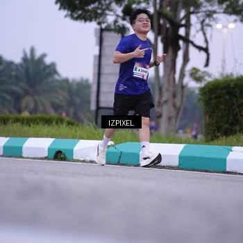 Runner Photo 7495011