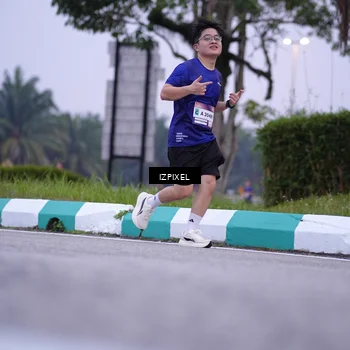 Runner Photo 7495045