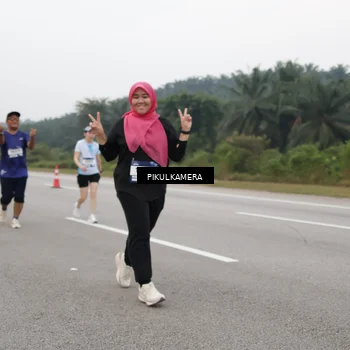 Runner Photo 7496039