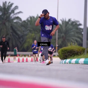 Runner Photo 7496040