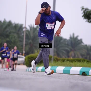 Runner Photo 7496100