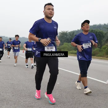 Runner Photo 7496235