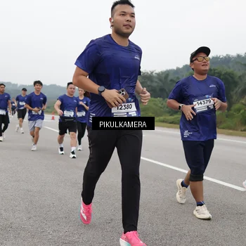 Runner Photo 7496243