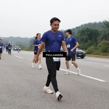 Runner Photo 7496553