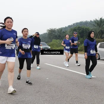 Runner Photo 7496800