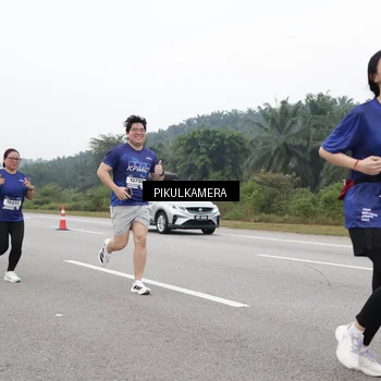 Runner Photo 7498010