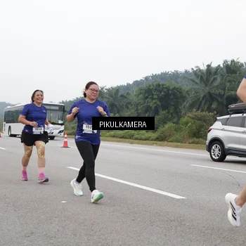 Runner Photo 7498011