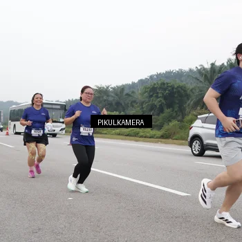 Runner Photo 7498013