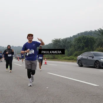 Runner Photo 7498058
