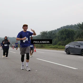 Runner Photo 7498059