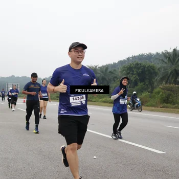 Runner Photo 7498200