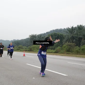 Runner Photo 7499100