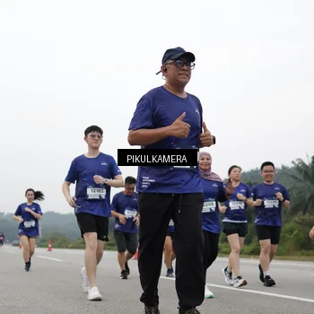 Runner Photo 7499640