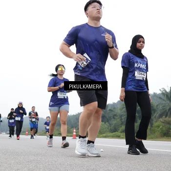 Runner Photo 7499896