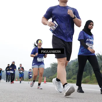 Runner Photo 7499898