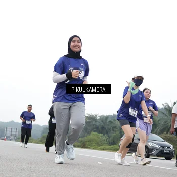Runner Photo 7500006