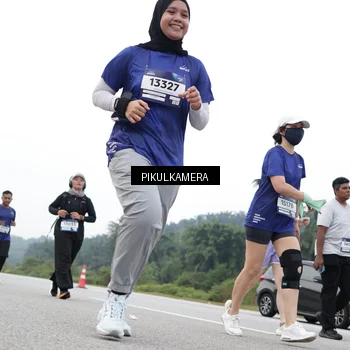 Runner Photo 7500025