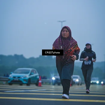 Runner Photo 7502024